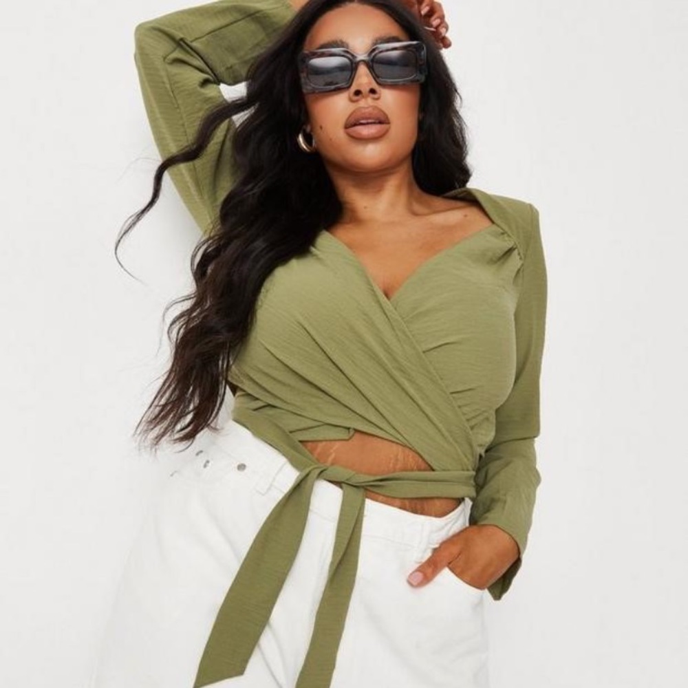 BRAND NEW OLIVE WRAP TOP 💚